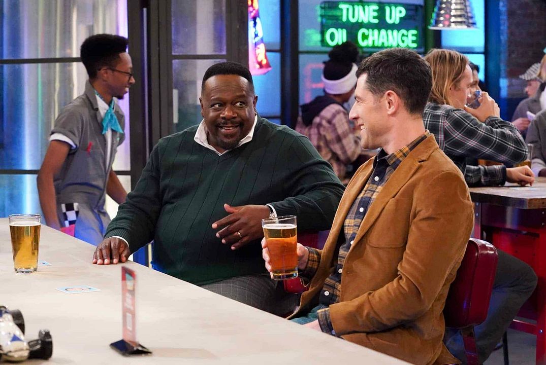 The Neighborhood : Bild Max Greenfield, Cedric The Entertainer
